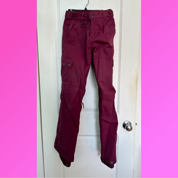 Roxy Ski / Snowboard Suit. Lots of pockets!! Freshly laundered. EUC!! S/F home - Picture 9 of 10